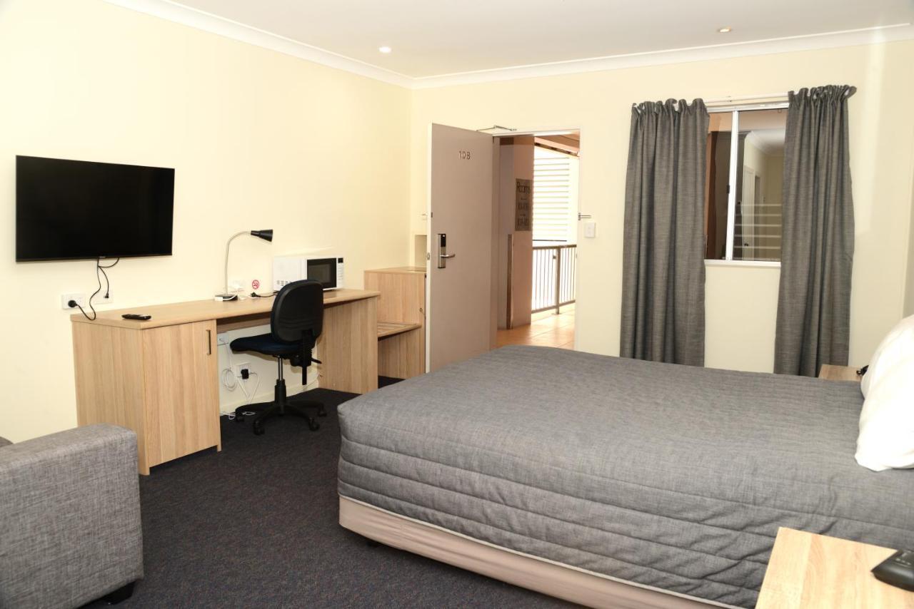 Bounty Workers Club Motel 4*